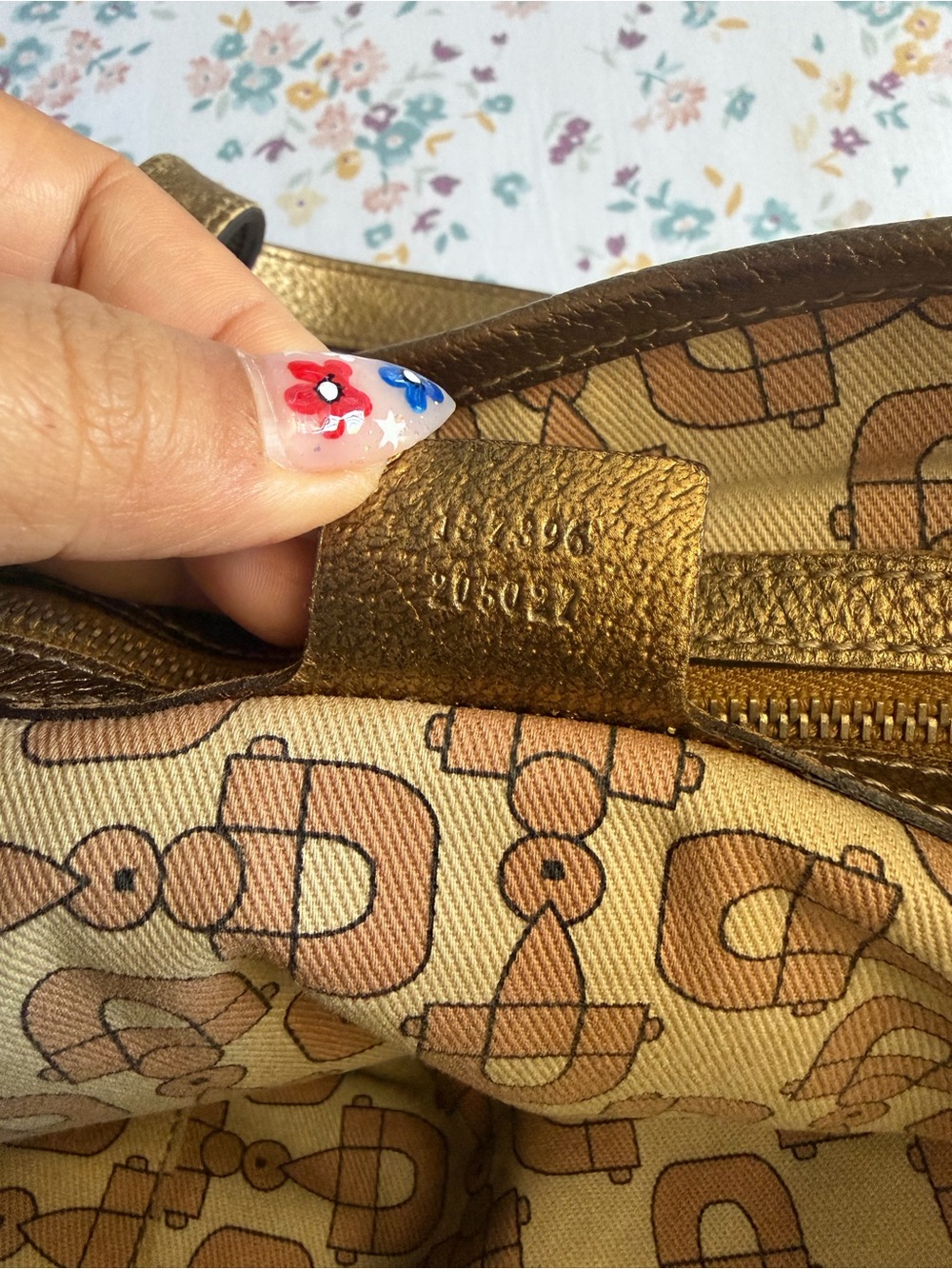 Gucci Tan Brown GG Canvas Tote with Gold Trim - Picture 5 of 11